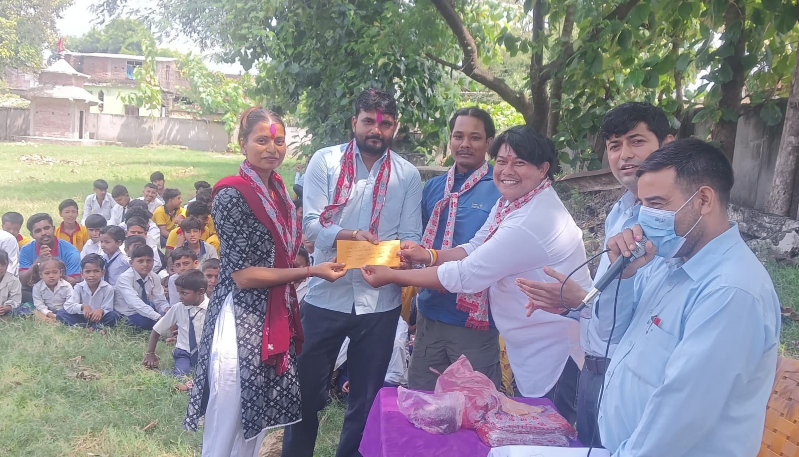 जन्मदिनको अवसरमा उत्कृष्ट नतिजा दिने शिक्षकलाई सम्मान